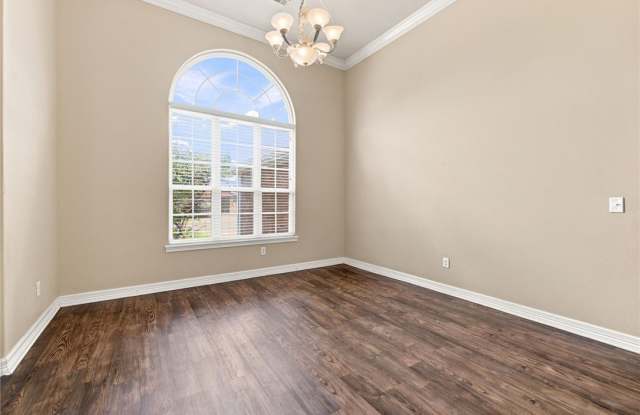702 Maidstone Avenue Gallery 2