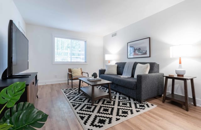 1075 Woodland Avenue NE photos photos