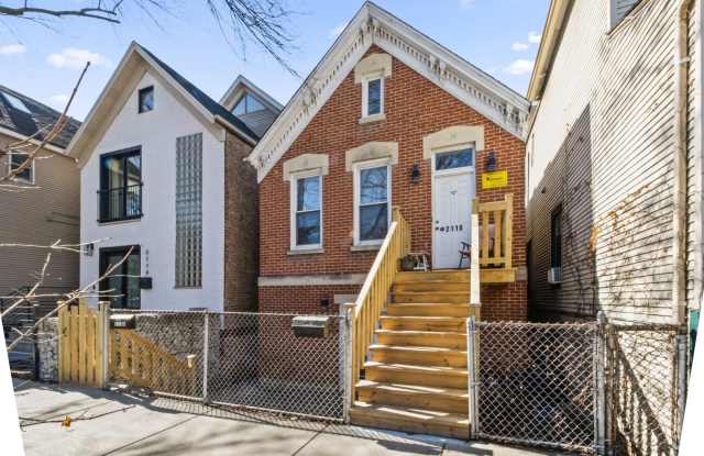2118 N HOYNE Avenue photos photos
