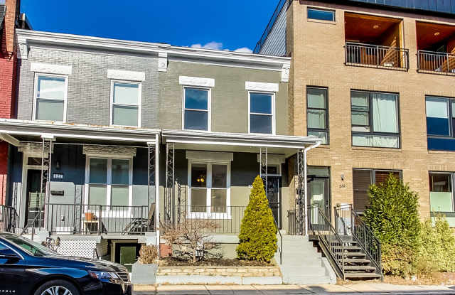 Spacious 3bd/2.5 bath updated townhome in Columbia Heights photos photos