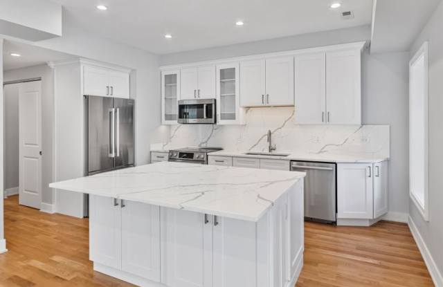 935 W Winona - 935 West Winona Street, Chicago, IL 60640 935 W Winona - 935 West Winona Street, Chicago, IL 60640