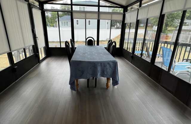 1000 Woodgate Avenue Gallery 4