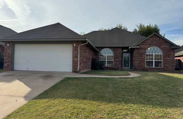 4 bed in Putnam City! New luxury plank flooring , carpet , paint and new electric range! photos photos