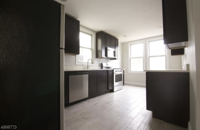 10 WILLOWDALE AVE Gallery 4