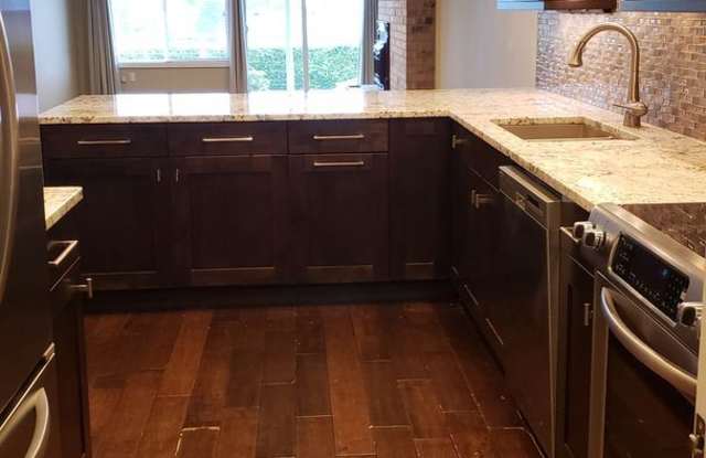7517 Soundview Dr Gallery 4