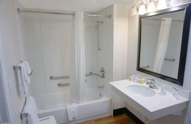 Siegel Select- Jackson - 616 Briarwood Drive, Jackson, MS 39211