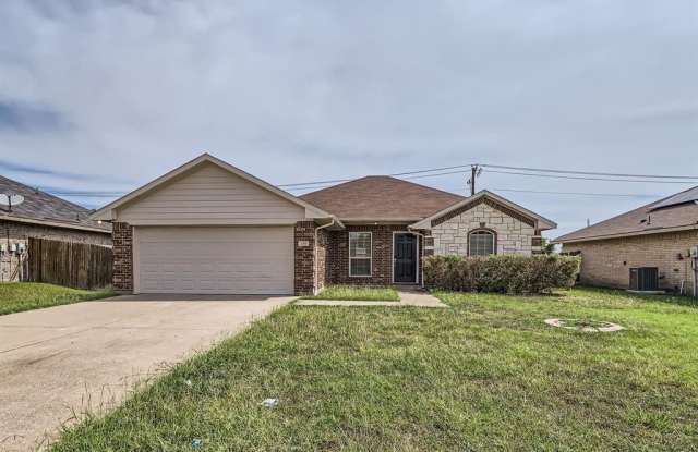 260 Meadowcrest Drive - 260 Meadowcrest Drive, Terrell, TX 75160