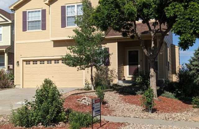 TWO STORY WITH FINISHED WALKOUT BASEMENT AND FENCED BACKYARD! photos photos
