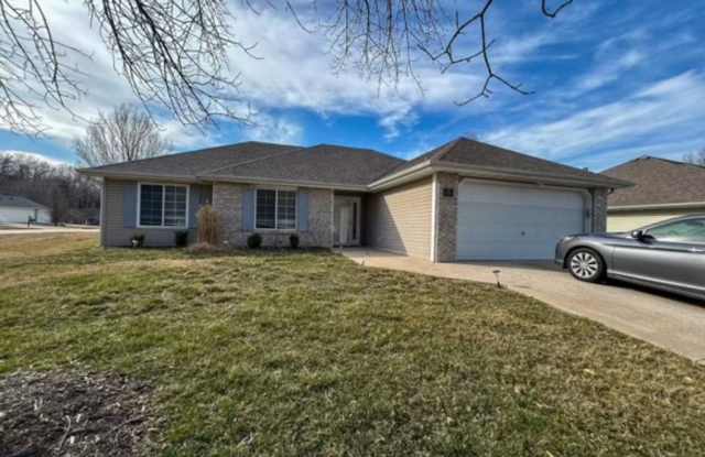 Impressive 3 Bed 2 Bath House In 7 Oaks! photos photos