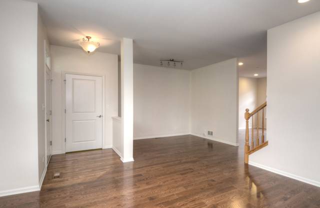 2562 WATERBURY Lane Gallery 4