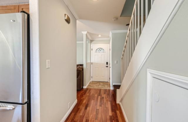 Beautifully partially furnished townhome in Las Vegas Country Club Gallery 3