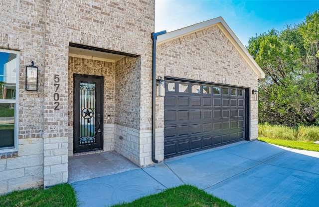 5702 Barkridge Drive Gallery 3