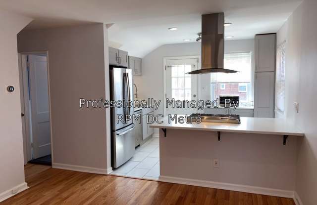 637 Oneida St NE Gallery 2