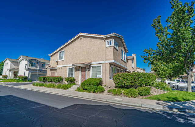 4 Bedroom Oaklane Townhome in Santa Clarita! Gallery 1