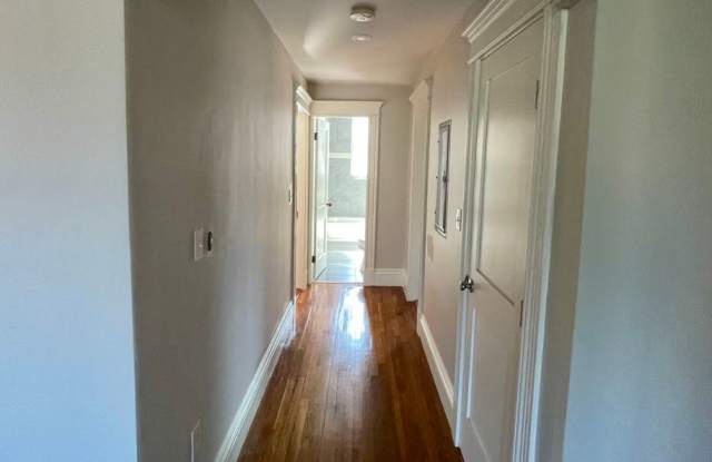 Gigantic 3 bed 2 bath right in Coolidge Corner. Gallery 4