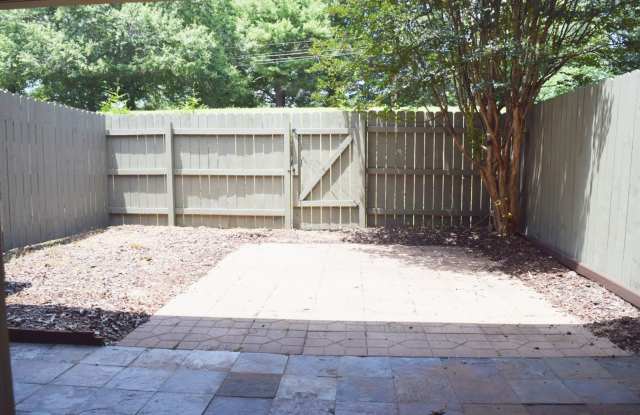 Renovated 3 bedroom Townhouse Gallery 4