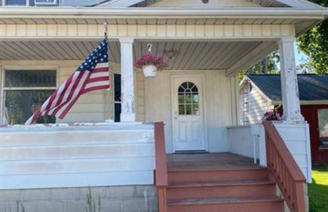 208 S. Main photos photos