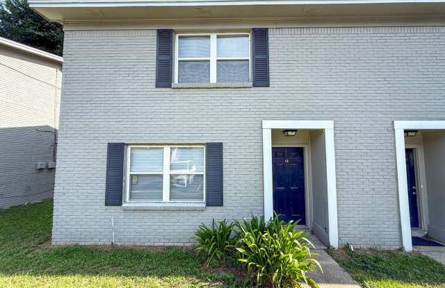 Centrally located 3 bedroom 1.5 bath townhouse for rent! - 5820 Sanders Avenue, Ferry Pass, FL 32504