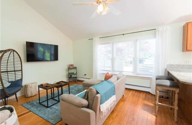 393 Aquidneck Avenue - 393 Aquidneck Avenue, Newport East, RI 02842