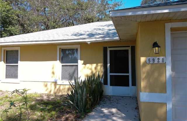 5921 W Woodhill Court Gallery 1