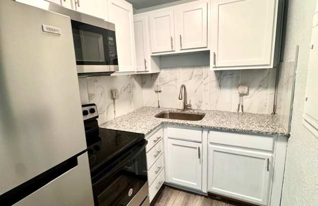 Discover Chic  Convenient Living at Robinson Gardens Apartments located in Marietta! photos photos