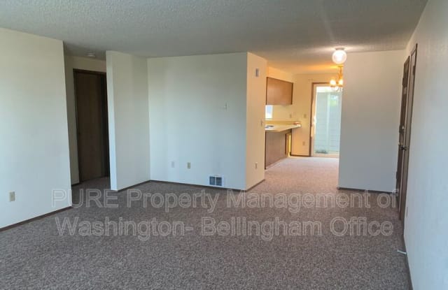 2004 East Division Street - 2004 East Division Street, Mount Vernon, WA 98274