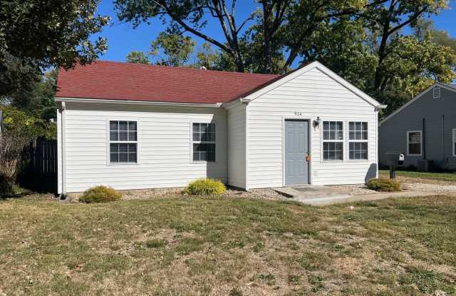 3 Bedroom home with Fenced Yard - Available November photos photos