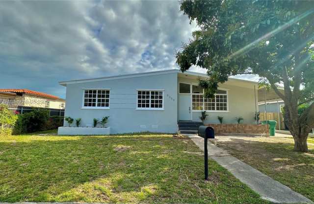 8350 SW 32nd St photos photos