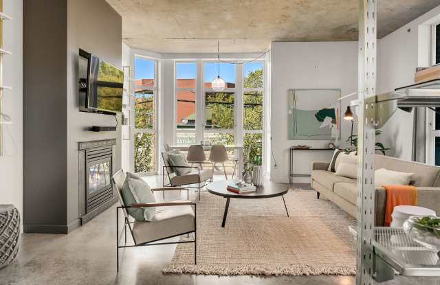Industrial Chic Eastlake Condo near Lake Union Gallery 3