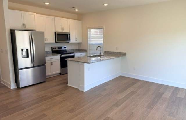 Seymour 37865 - 3 bedroom 2.5 bath townhome - call Troy Adams 865-233-6949 Gallery 4