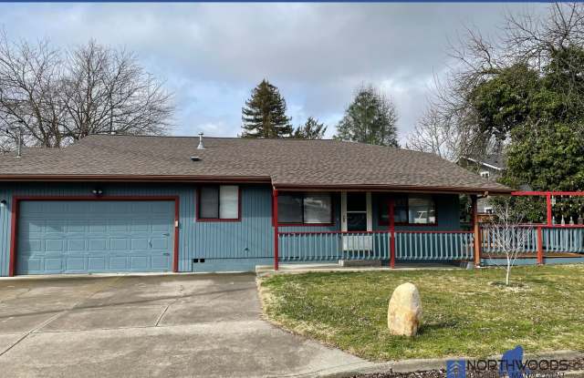 Nice Two Bedroom 2 Bath Home - 812 Crestbrook Road, Medford, OR 97504