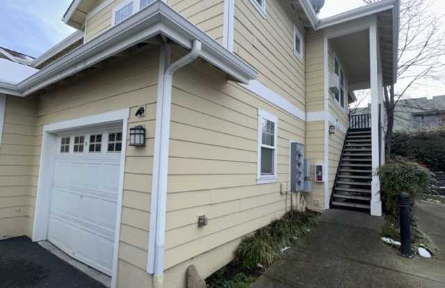 2 Bedroom 2 Bath Townhouse in Ashland Gallery 1