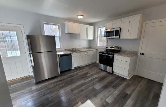 22 South Street - 22 South Street, Strafford County, NH 03869