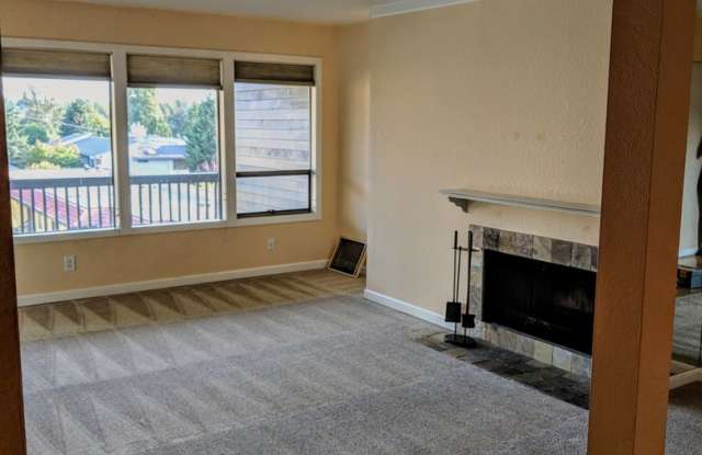 Top Floor 2 Bedroom 2 Bath Juanita Kirkland Condo Gallery 3
