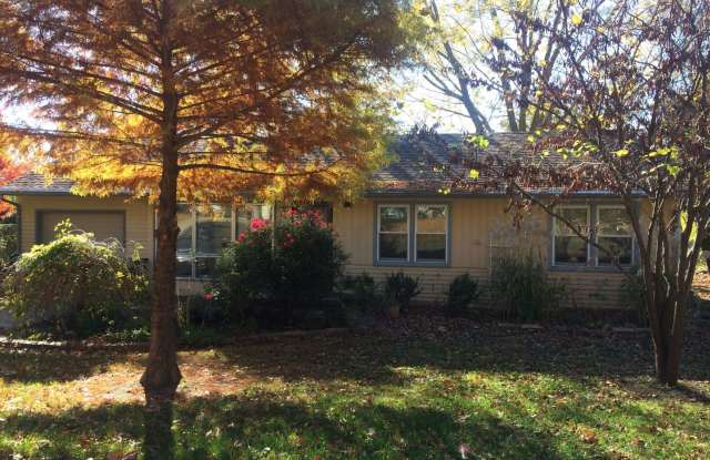 2003 Stratford Rd - 3 Bedroom House West Lawrence! photos photos