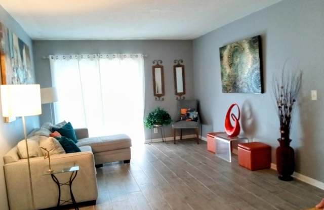 500 Bonnie Boulevard photos photos