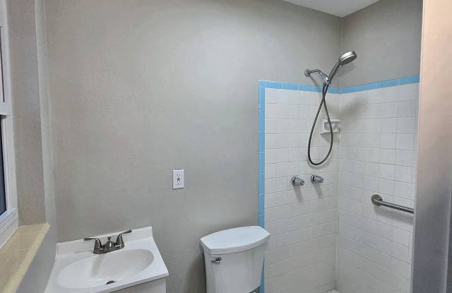 1857 Glenwood Drive Gallery 2