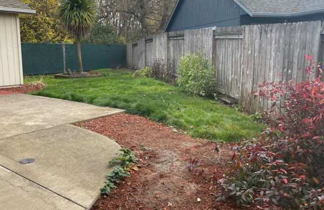 118 Geneva Ct - 118 Geneva Court, Green, OR 97471