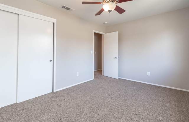 Valencia Plaza Townhomes Gallery 3