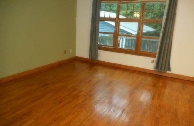 9600 Yorkshire Ln Gallery 2