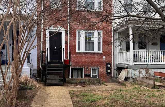 1513 MASSACHUSETTS Avenue SE unit: B photos photos