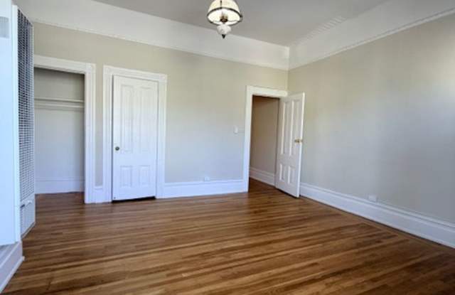 Oak St. III - 1185-87 Gallery 1
