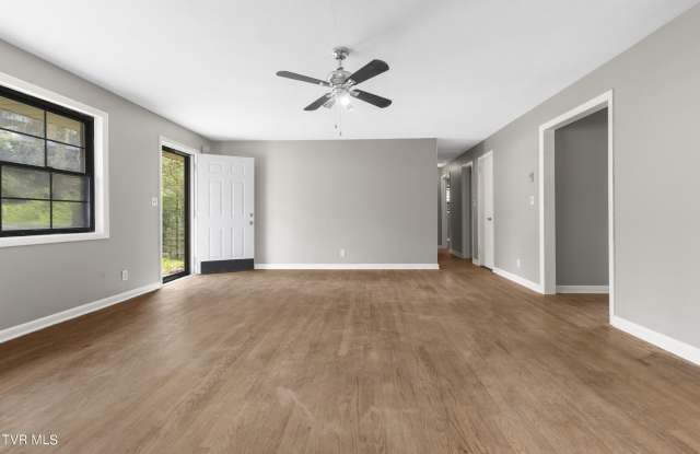 500 W Chestnut Street - 500 West Chestnut Street, Johnson City, TN 37604