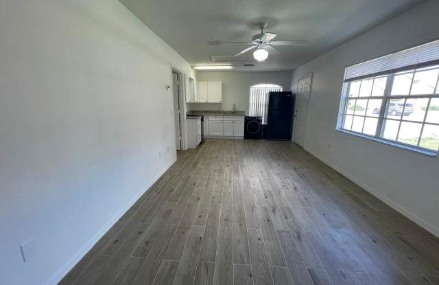 804 Washington Palm Loop- B Gallery 3