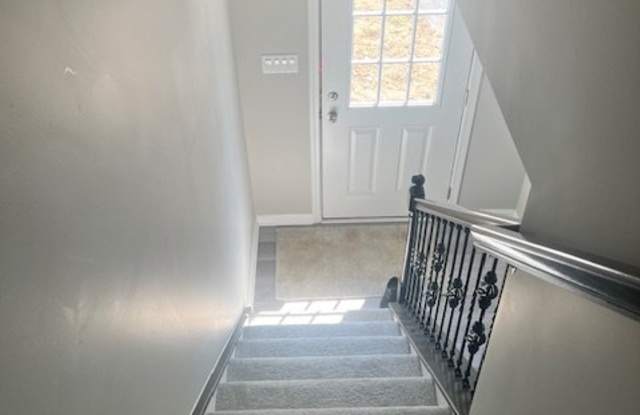 181 Lockheed Dr - 181 Lockheed Drive, Carnot-Moon, PA 15108