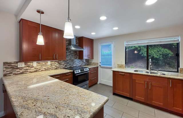 Beautiful 3B/2BA Home W/ 2 Car Garage, Washer/Dryer and Patio! photos photos