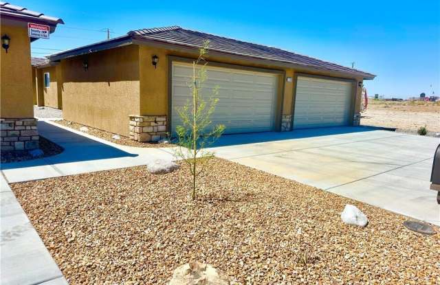 1081 S Quartzite Avenue photos photos