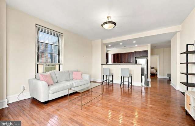 250-00 S 13TH Street Gallery 3