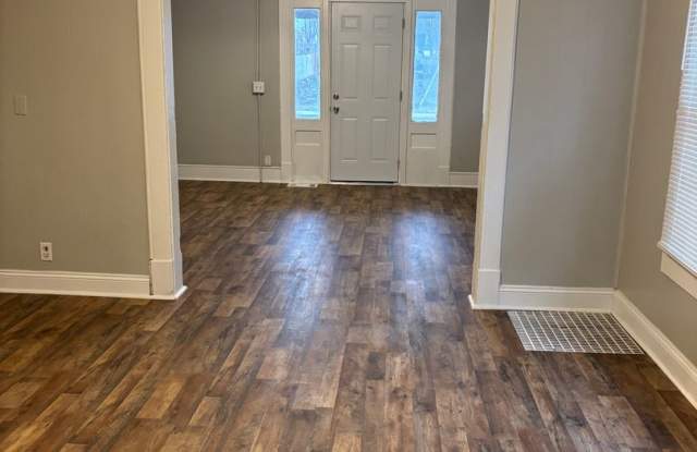 THREE BEDROOM HOME NEAR ROCKVILLE & MICHIGAN ST Gallery 1