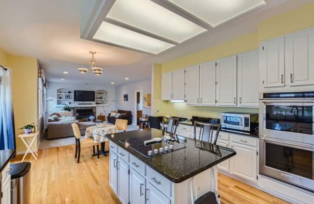 Spacious Haven: 4 BDR Home in Louisville, CO photos photos